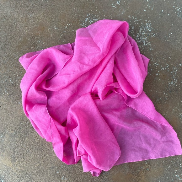 Beautiful pink bandana/ scarf - Picture 4 of 4